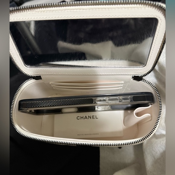 RARE❤️‍🔥NEW🖤🤍 CHANEL Trendy CC
Lambskin Quilted Mini Top Handle Vanity Bag - Picture 14 of 14